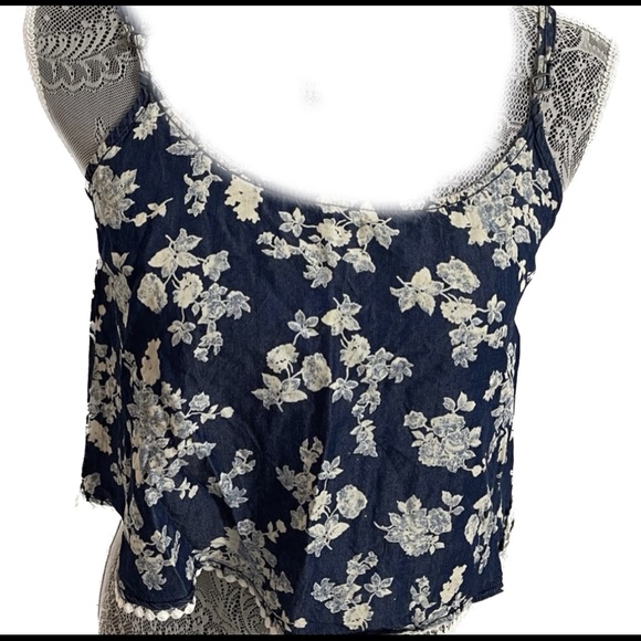 Design Lab top with Pom Poms women’s medium - Picture 3 of 5